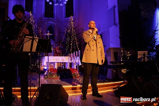 Zdjęcie w galerii na portalu naszraciborz.pl: Wspólne kolędowanie z Marzeną Korzonek i Roksaną Lewak w Pogrzebieniu wiadomości z regionu