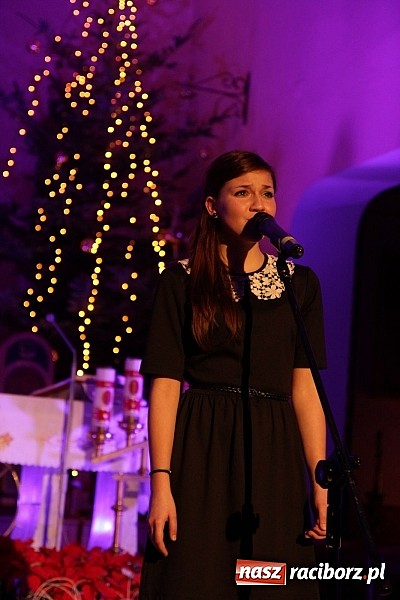 Zdjęcie w galerii na portalu naszraciborz.pl: Wspólne kolędowanie z Marzeną Korzonek i Roksaną Lewak w Pogrzebieniu wiadomości z regionu