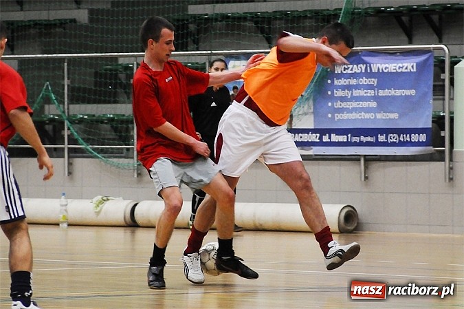 Zdjęcie w galerii na portalu naszraciborz.pl: Płomień niestraszny Cukierni wiadomości z regionu