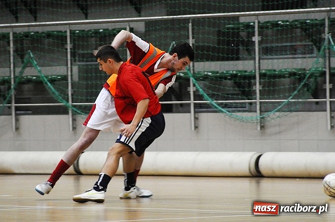 Zdjęcie w galerii na portalu naszraciborz.pl: Płomień niestraszny Cukierni wiadomości z regionu