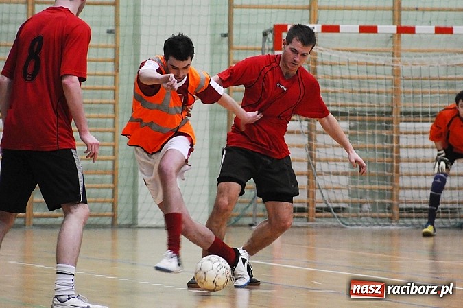 Zdjęcie w galerii na portalu naszraciborz.pl: Płomień niestraszny Cukierni wiadomości z regionu