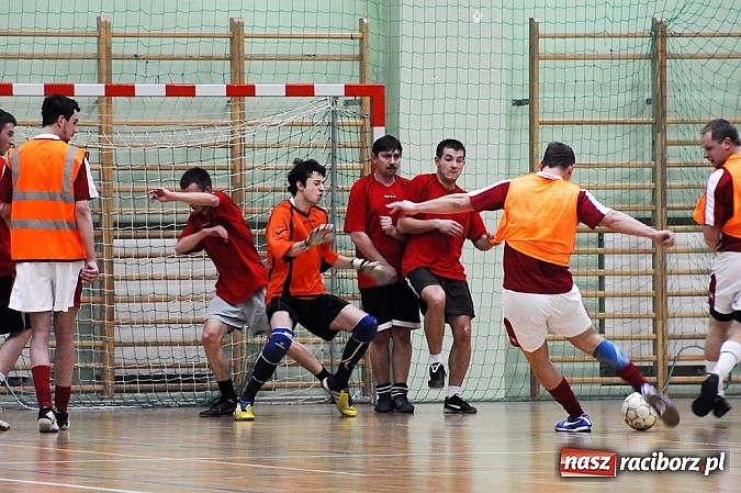 Zdjęcie w galerii na portalu naszraciborz.pl: Płomień niestraszny Cukierni wiadomości z regionu