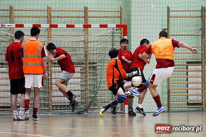 Zdjęcie w galerii na portalu naszraciborz.pl: Płomień niestraszny Cukierni wiadomości z regionu