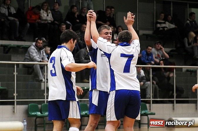 Zdjęcie w galerii na portalu naszraciborz.pl: Płomień niestraszny Cukierni wiadomości z regionu