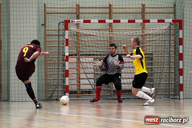 Zdjęcie w galerii na portalu naszraciborz.pl: Płomień niestraszny Cukierni wiadomości z regionu