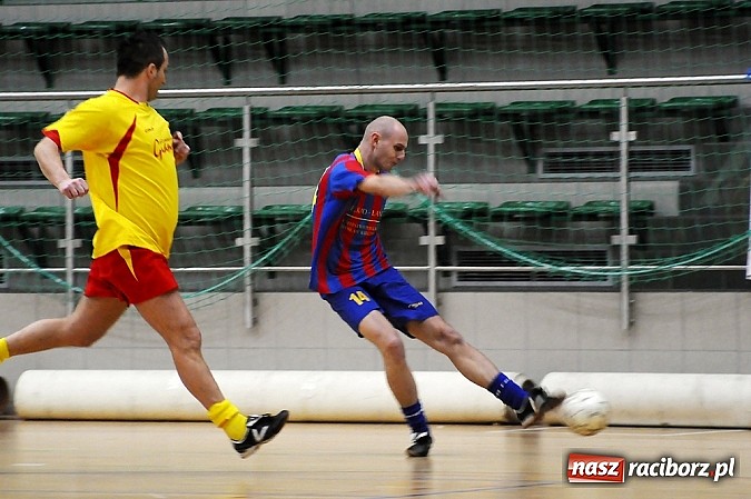 Zdjęcie w galerii na portalu naszraciborz.pl: Płomień niestraszny Cukierni wiadomości z regionu