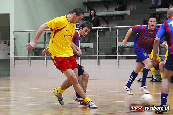 Zdjęcie w galerii na portalu naszraciborz.pl: Płomień niestraszny Cukierni wiadomości z regionu