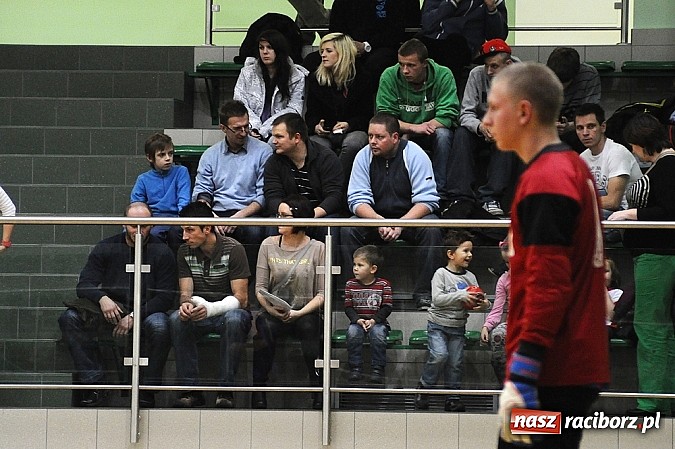 Zdjęcie w galerii na portalu naszraciborz.pl: Płomień niestraszny Cukierni wiadomości z regionu