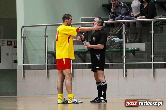 Zdjęcie w galerii na portalu naszraciborz.pl: Płomień niestraszny Cukierni wiadomości z regionu