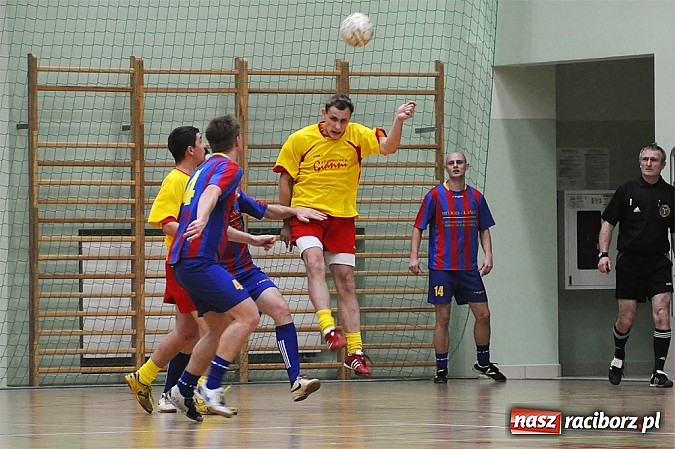 Zdjęcie w galerii na portalu naszraciborz.pl: Płomień niestraszny Cukierni wiadomości z regionu