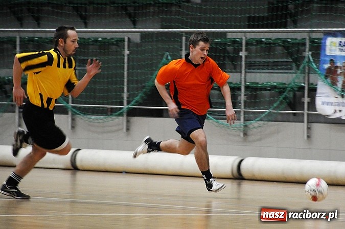 Zdjęcie w galerii na portalu naszraciborz.pl: Płomień niestraszny Cukierni wiadomości z regionu