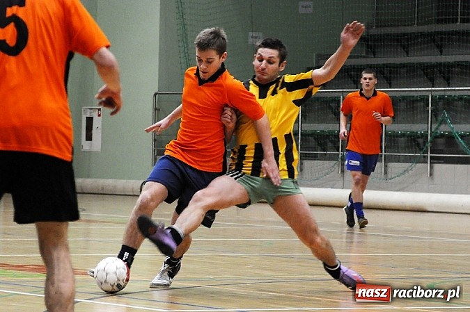 Zdjęcie w galerii na portalu naszraciborz.pl: Płomień niestraszny Cukierni wiadomości z regionu