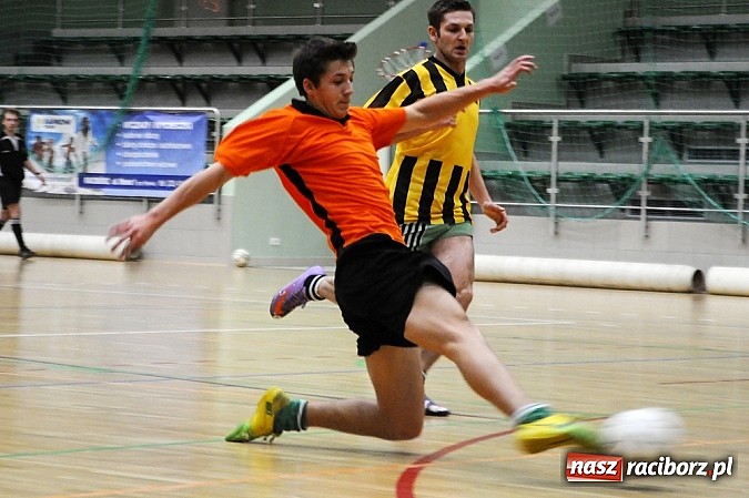 Zdjęcie w galerii na portalu naszraciborz.pl: Płomień niestraszny Cukierni wiadomości z regionu