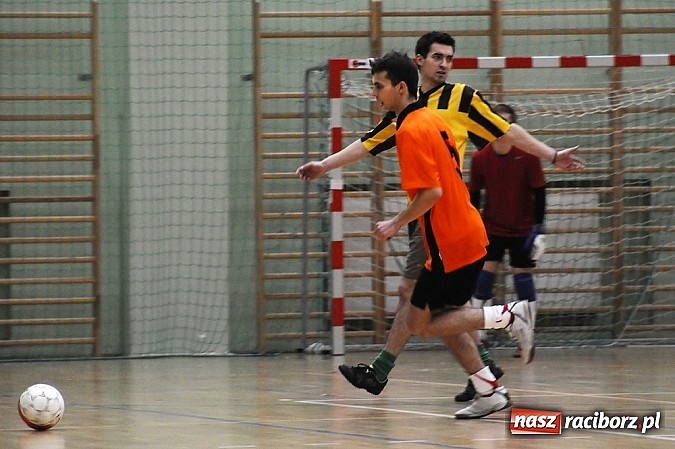 Zdjęcie w galerii na portalu naszraciborz.pl: Płomień niestraszny Cukierni wiadomości z regionu