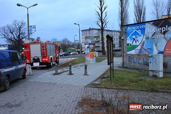 Zdjęcie w galerii na portalu naszraciborz.pl: Przy Bosackiej palił się pustostan wiadomości z regionu