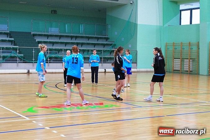 Zdjęcie w galerii na portalu naszraciborz.pl: Międzyszkolna rywalizacja w piłce ręcznej wiadomości z regionu