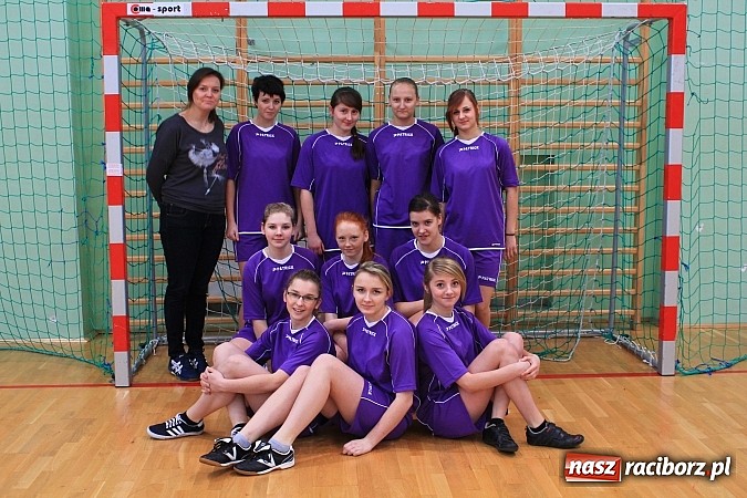 Zdjęcie w galerii na portalu naszraciborz.pl: Międzyszkolna rywalizacja w piłce ręcznej wiadomości z regionu
