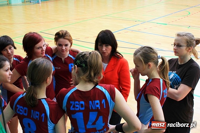 Zdjęcie w galerii na portalu naszraciborz.pl: Międzyszkolna rywalizacja w piłce ręcznej wiadomości z regionu