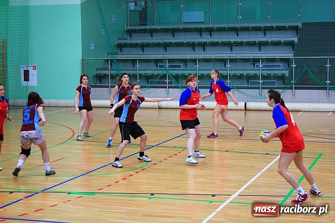 Zdjęcie w galerii na portalu naszraciborz.pl: Międzyszkolna rywalizacja w piłce ręcznej wiadomości z regionu