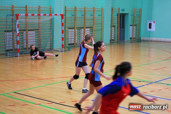 Zdjęcie w galerii na portalu naszraciborz.pl: Międzyszkolna rywalizacja w piłce ręcznej wiadomości z regionu