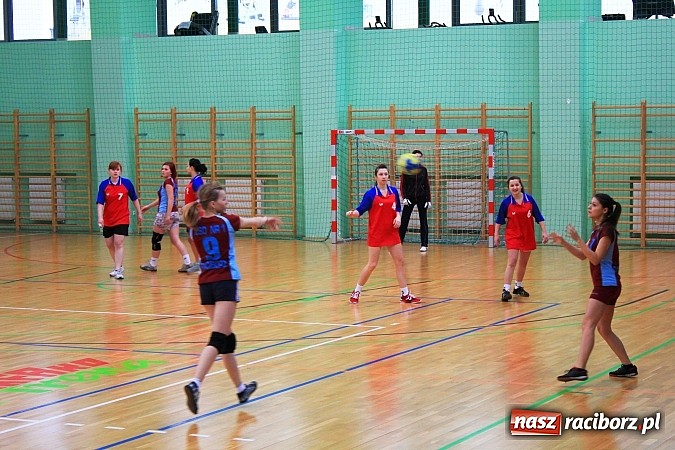 Zdjęcie w galerii na portalu naszraciborz.pl: Międzyszkolna rywalizacja w piłce ręcznej wiadomości z regionu
