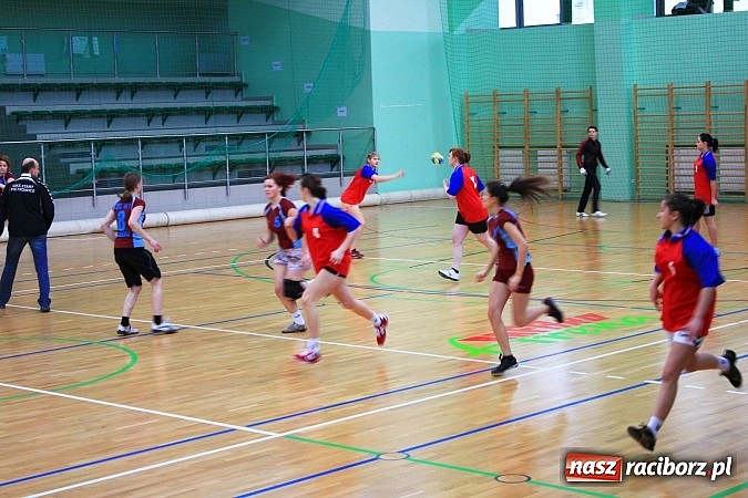 Zdjęcie w galerii na portalu naszraciborz.pl: Międzyszkolna rywalizacja w piłce ręcznej wiadomości z regionu