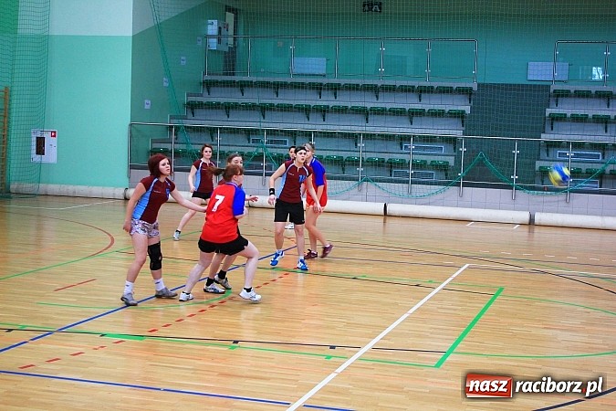 Zdjęcie w galerii na portalu naszraciborz.pl: Międzyszkolna rywalizacja w piłce ręcznej wiadomości z regionu