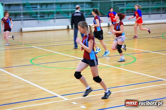 Zdjęcie w galerii na portalu naszraciborz.pl: Międzyszkolna rywalizacja w piłce ręcznej wiadomości z regionu
