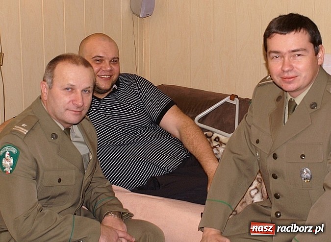 Zdjęcie w galerii na portalu naszraciborz.pl: Funkcjonariusze wydali kalendarz dla wsparcia kolegi wiadomości z regionu