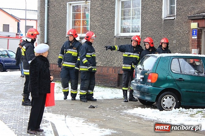 Zdjęcie w galerii na portalu naszraciborz.pl: Wypadek na rondzie Solidarności wiadomości z regionu