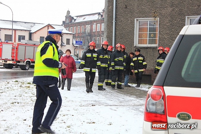 Zdjęcie w galerii na portalu naszraciborz.pl: Wypadek na rondzie Solidarności wiadomości z regionu