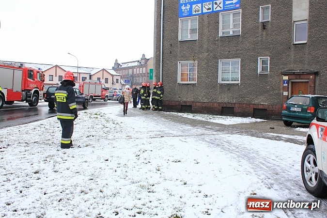 Zdjęcie w galerii na portalu naszraciborz.pl: Wypadek na rondzie Solidarności wiadomości z regionu