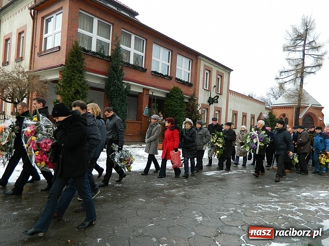 Zdjęcie w galerii na portalu naszraciborz.pl: Pogrzeb komandora Mariana Niewiadomskiego wiadomości z regionu