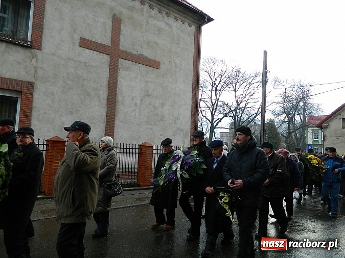 Zdjęcie w galerii na portalu naszraciborz.pl: Pogrzeb komandora Mariana Niewiadomskiego wiadomości z regionu