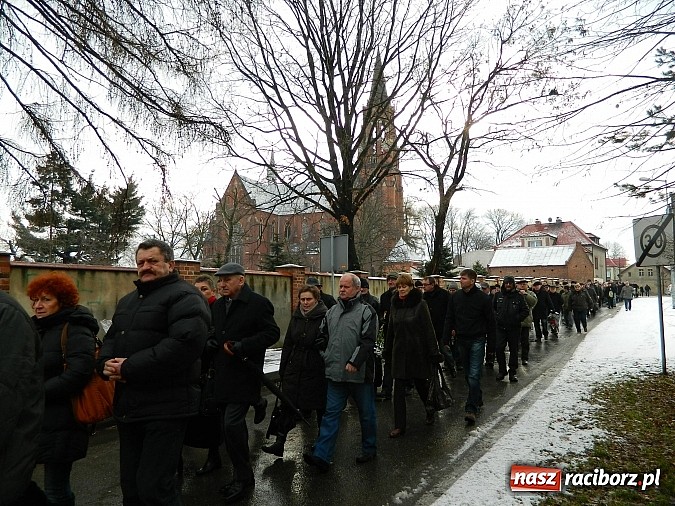 Zdjęcie w galerii na portalu naszraciborz.pl: Pogrzeb komandora Mariana Niewiadomskiego wiadomości z regionu