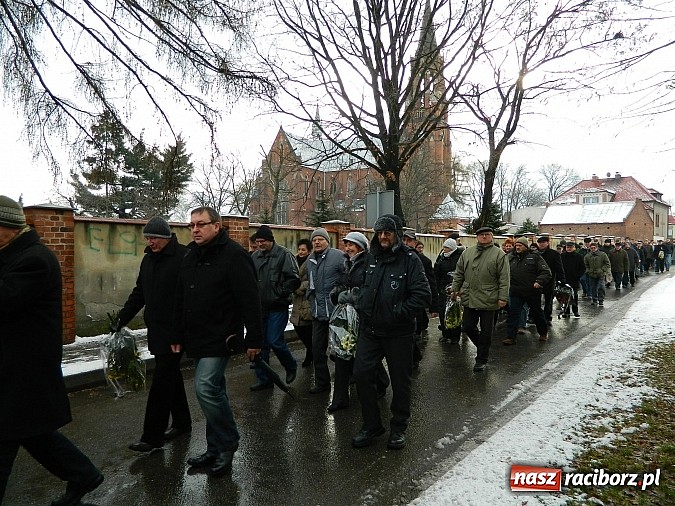 Zdjęcie w galerii na portalu naszraciborz.pl: Pogrzeb komandora Mariana Niewiadomskiego wiadomości z regionu