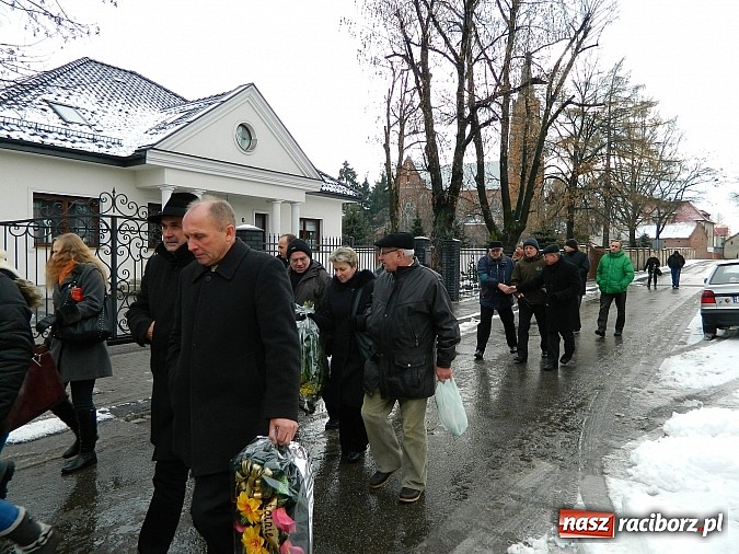 Zdjęcie w galerii na portalu naszraciborz.pl: Pogrzeb komandora Mariana Niewiadomskiego wiadomości z regionu