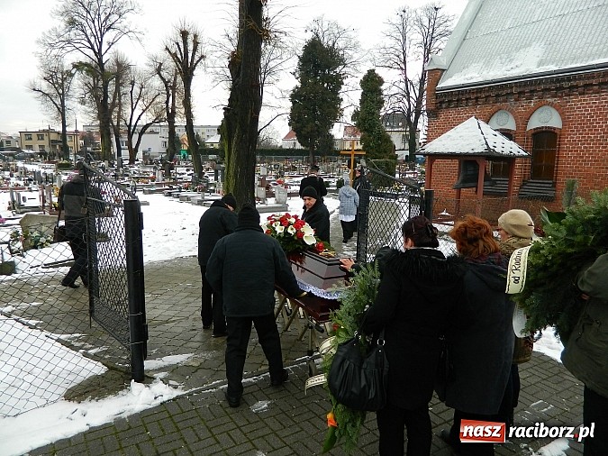 Zdjęcie w galerii na portalu naszraciborz.pl: Pogrzeb komandora Mariana Niewiadomskiego wiadomości z regionu