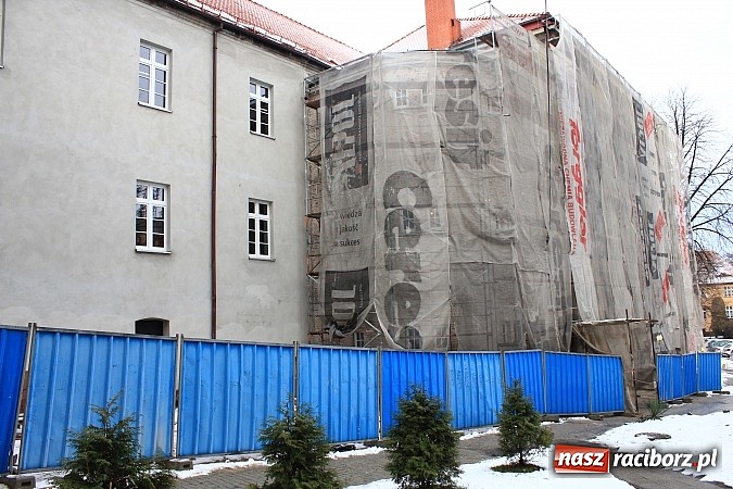 Zdjęcie w galerii na portalu naszraciborz.pl: Ekonomik: Budowa boiska z opóźnieniami wiadomości z regionu