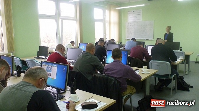 Zdjęcie w galerii na portalu naszraciborz.pl: Policjanci i strażacy uczą się języka czeskiego wiadomości z regionu