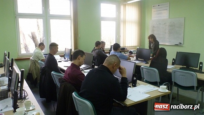 Zdjęcie w galerii na portalu naszraciborz.pl: Policjanci i strażacy uczą się języka czeskiego wiadomości z regionu