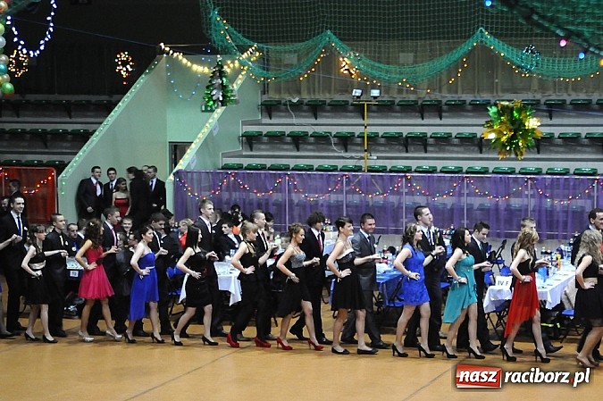 Zdjęcie w galerii na portalu naszraciborz.pl: Ekonomik rozpoczął dziś sezon studniówkowy wiadomości z regionu