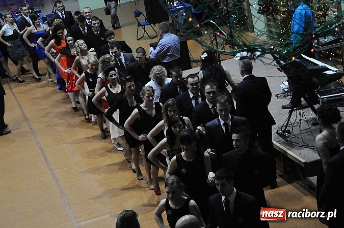 Zdjęcie w galerii na portalu naszraciborz.pl: Ekonomik rozpoczął dziś sezon studniówkowy wiadomości z regionu