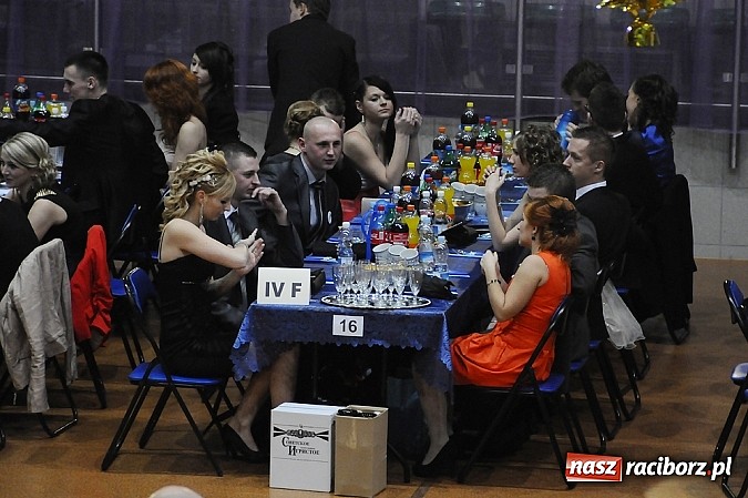 Zdjęcie w galerii na portalu naszraciborz.pl: Ekonomik rozpoczął dziś sezon studniówkowy wiadomości z regionu