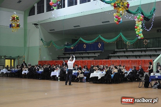 Zdjęcie w galerii na portalu naszraciborz.pl: Ekonomik rozpoczął dziś sezon studniówkowy wiadomości z regionu