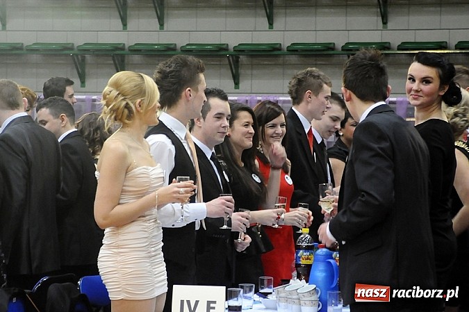 Zdjęcie w galerii na portalu naszraciborz.pl: Ekonomik rozpoczął dziś sezon studniówkowy wiadomości z regionu