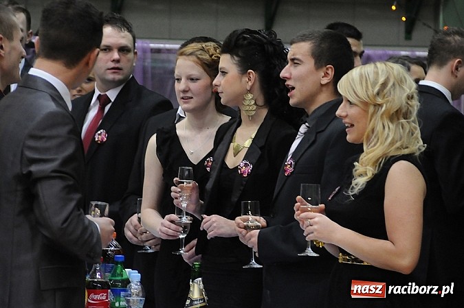 Zdjęcie w galerii na portalu naszraciborz.pl: Ekonomik rozpoczął dziś sezon studniówkowy wiadomości z regionu