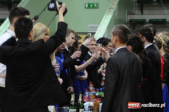 Zdjęcie w galerii na portalu naszraciborz.pl: Ekonomik rozpoczął dziś sezon studniówkowy wiadomości z regionu
