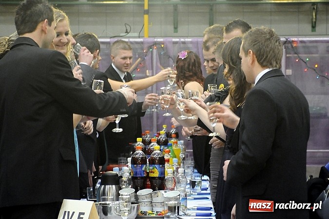 Zdjęcie w galerii na portalu naszraciborz.pl: Ekonomik rozpoczął dziś sezon studniówkowy wiadomości z regionu