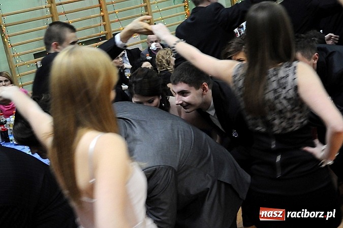 Zdjęcie w galerii na portalu naszraciborz.pl: Ekonomik rozpoczął dziś sezon studniówkowy wiadomości z regionu